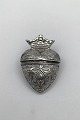 Danish ? Silver 
Vinaigrette 
Heart shaped w 
Crown Measures 
H 5.7 cm (2.24 
inch) Width 4 
cm (1.57 ...