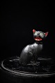 Nice little old 
cat carved in 
wood and 
painted. 
The head can 
be turned. 
H:7,5 cm.
