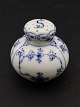 Royal 
Copenhagen blue 
fluted salt box 
1/712 1st 
sorting item 
no. 551296