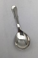 H.C. Matthiasen 
Silver Sugar 
Spoon Measures 
11.3 cm (4.44 
inch)