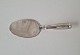 Lotus cake 
server in 
silver
Stamped the 
tree towers
Length 15,5 
cm.