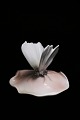Bing & Grøndahl porcelænsfigur af sommerfugl siddende på et rosenblad.
B&G# 1768...
