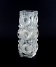 Uno Westerberg 
for Pukeberg, 
Sweden. Large 
art glass vase 
in clear art 
glass.
Decoration 
with ...