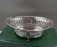 Beautiful and 
well-kept oval 
bowl with 
openwork edges 
on 4 legs of 
Swedish silver 
from year 1917 
...