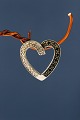 Beautiful 
heart-shaped 
pendant that 
expresses 
strong dynamics 
with a dark and 
light part. The 
...