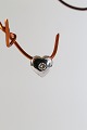 Fine and small 
heart-shaped 
pendant in 
white gold, 
with inlaid 
brilliant. With 
its small size, 
...