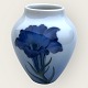 Bing & 
Grondahl, Vase 
#5012, Petunia, 
9cm high, 8cm 
wide, 1st 
sorting *Nice 
condition*