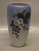 Kongelig Dansk 288-1049 Kgl.  Vase med brombærblomster 23.5 cm