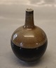 Kgl. Nils Thorsson Miniature Vase 9 cm  lys & mørkebrun glasur Kongelig Dansk 
Stentøj
