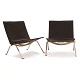 Pair of Poul 
Kjærholm PK22 
lounge chairs 
with black ...