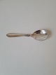Øresund small 
serving spoon 
in silver
Stamped the 
tree towers 
1953 - GL
Length 13,5 
cm.