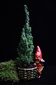 Old painted 
terracotta 
gnome with 
wicker basket 
where you can 
plant or place 
a block light. 
...