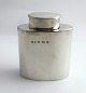 English silver 
tea caddy 
(925). 
Birmingham 
1900. Height 
9.5 cm. There 
are signs of 
use.