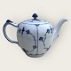 Royal 
Copenhagen, 
Blue fluted, 
Plain, Teapot 
#1/ 259, 25cm 
wide, 14cm 
high, 2nd grade 
*With a ...