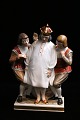 Royal Copenhagen porcelæns figur af " Kejsernes nye klæder " i overglasur fra H. 
C. Andersens eventur...