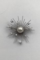 Georg Jensen & 
Wendel 18 K 
Whitegold 
Brooch with 
Pearl and 
Diamonds  
Measures Diam 
3.8 cm (1.49 
...