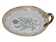 Royal 
Copenhagen 
Flora Danica, 
dish with 
handle.
Decoration 
number 20/3540. 

The factory 
...