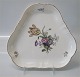 Royal 
Copenhagen 
Frijsenborg. 
1526-910 
Triangular dish 
21 cm 
Multifloral 
decoration on 
curved ...