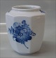 Royal 
Copenhagen 
8612-10 Vase 12 
cm Blue FLower 
Angular
In mint and 
nice condition