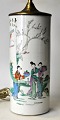 Chinese 
porcelain hat 
stand, 
19th/20th 
Century. 
Hand-painted 
decorations 
with three 
women in a ...