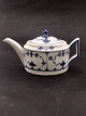 Royal 
Copenhagen 
mussel-painted 
teapot 1/255 
2nd assortment 
with small 
glaze rejection 
on spout ...