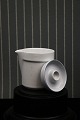 Royal 
Copenhagen - 
Aluminia Blue 
Line 
earthenware 
cream jug with 
lid.
Decoration 
number: 3062. 
...