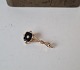 19th century 
brooch in 14 kt 
gold with onyx 
and small pearl 

Stamp 585 - HF
Length 23 mm. 
...