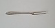 Empire small 
serving fork in 
silver from 
1911 
Stamped the 
three towers 
Length 18.5 
cm.