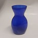Blåt 
hyacintglas 
vase I god 
stand. 
Fremstillet på 
Kastrup 
Glasværk midt 
in20. 
Århundrede. H. 
14,7 cm