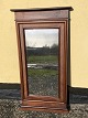 Mirror in a 
mahogany veneer 
frame, with 
patination on 
the mirror 
glass. 
Dimensions: 
107x55cm