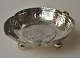 Mexican silver 
taste wine. 
20th century 
Standing on 
three ball 
feet. Edge with 
decorations and 
...