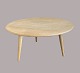 Round coffee 
table
Andreas Tuck, 
marked
Solid oak
Diameter: 100 
cm, Height: 50 
cm
Minor traces 
...