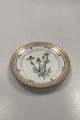 Royal 
Copenhagen 
Flora Danica 
Cake Plate No 
20/3552 
Latin name: 
Matricaria 
Chamomilla ...