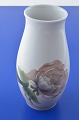 Bing & Grøndahl 
porcelæns vase, 
blomsterdekoreret 
vase.  
Vase med 
blomstermotiv 
nr. 340/5249. 
...