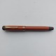 LARGE WHITE 
STAR: Coral red 
Montblanc 
Masterpiece No. 
25 fountain 
pen. Made 
around 1940. In 
good ...