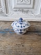 Royal 
Copenhagen Blue 
fluted sugar 
bowl 
No. 239, 
Factory first
Height 8 cm. 
Diameter 9 cm.