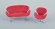 Arne Jacobsen, miniaturer af "Svanen" som stol samt sofa i rødt stof.