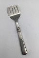 Cohr Silver 
Olympia Herring 
Fork Measures 
16.2 cm (6.37 
inch)
