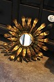 Decorative, old 
French sun 
mirror in brass 
with a very 
fine patina. 
Dia.: 37cm. 
Mirror Dia.: 
9cm.