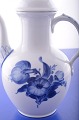 Royal 
Copenhagen 
porcelain. RC 
Blue flower 
braided. 
Coffeepot no. 
10/8189. 
Capacity 1150 
cl. 2. ...
