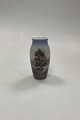 Dahl Jensen 
Porcelain Vase 
with Tree, 
house and lake 
No. 36 
Measures 12 cm 
/ 4.72 in.