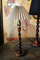 Old English 
table lamp in 
dark twisted 
wood. 
The lamp is 
fitted with a 
brand new 
fabric cord ...
