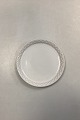 Bing and 
Grøndahl/Kronjyden 
Stoneware White 
Cordial Cake 
Plate No. 306. 
Measures 17 cm 
/ 6.69 in.