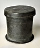 Round pewter 
tobacco tin, 
18th century 
Denmark. With 
screw cap. 
Unclear stamp. 
Height.: 10 cm. 
...