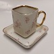 Square cup with 
corresponding 
square saucer 
In porcelain 
from Bing & 
Grrøndahl. 
Decorated with 
...
