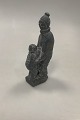 Greenlandic 
Soupstone 
figurine of 
Inuit woman and 
child
Measures 18cm 
/ 7.09 inch