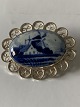 Beautiful 
silver brooch 
with beautiful 
ornamentation 
around. The 
brooch has a 
porcelain 
insert ...