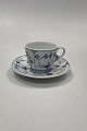 Royal 
Copenhagen Blue 
Fluted Plain 
Coffee Cup and 
saucer No 2011
Measures 6,5cm 
/ 2.56 inch