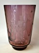 Glass vase, 
violet, 1949, 
Kumelo OY, 
Finland. 
Design: Sulo 
Tommola. 
Engraved 
decorations 
with ...