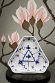 Royal 
Copenhagen Blue 
Fluted Plain 
"3-edged" small 
dish / bowl.
Decoration 
number: 1/2211. 
H: ...